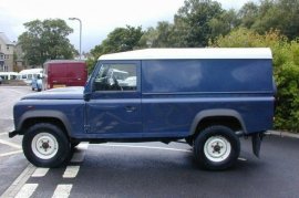 Land Rover Defender 2.4